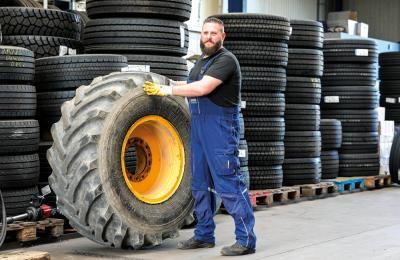 lkw-reifen2.jpg LKW Reifen